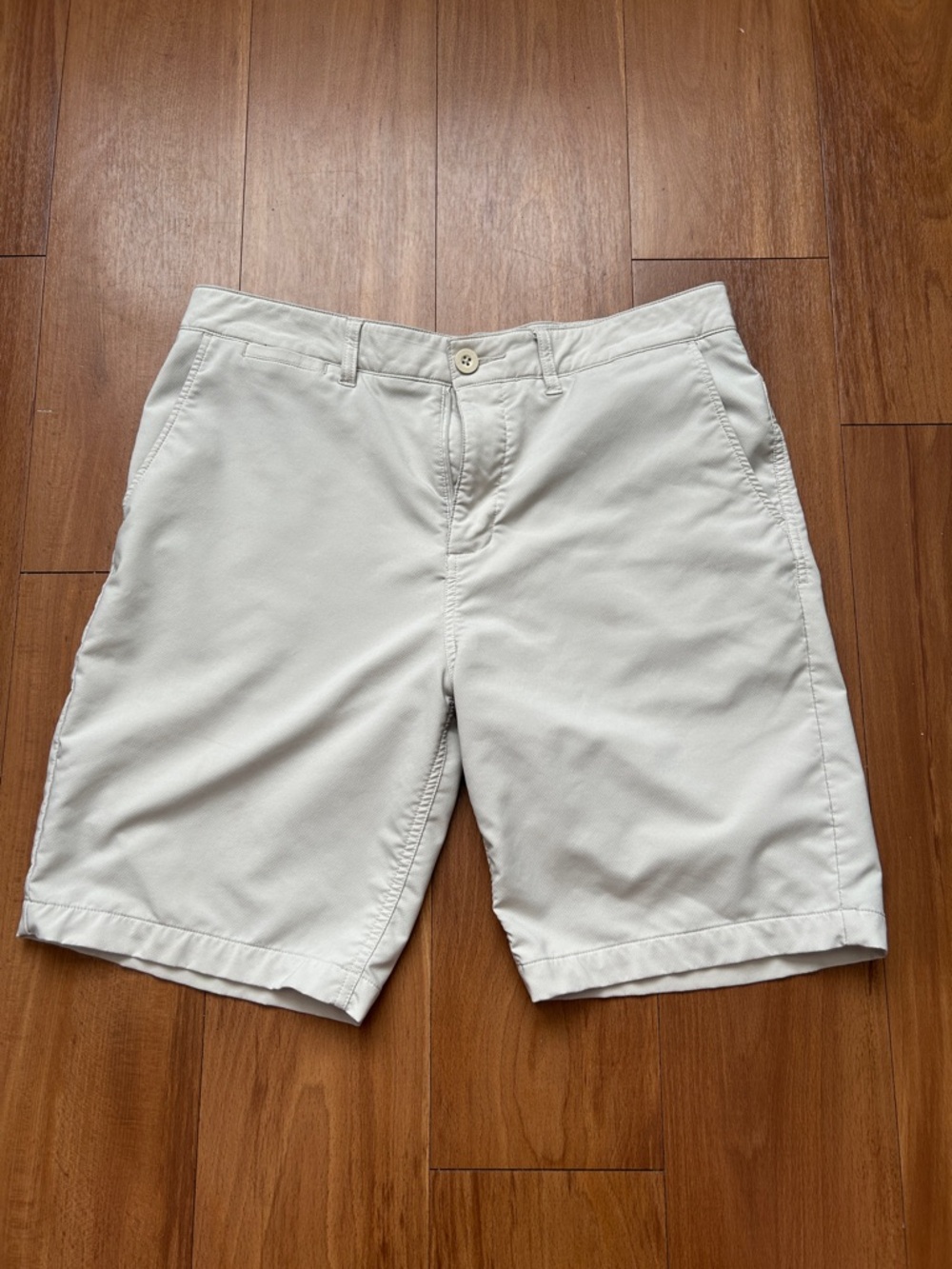 johnnie-O Cream Flat Front Chino Shorts